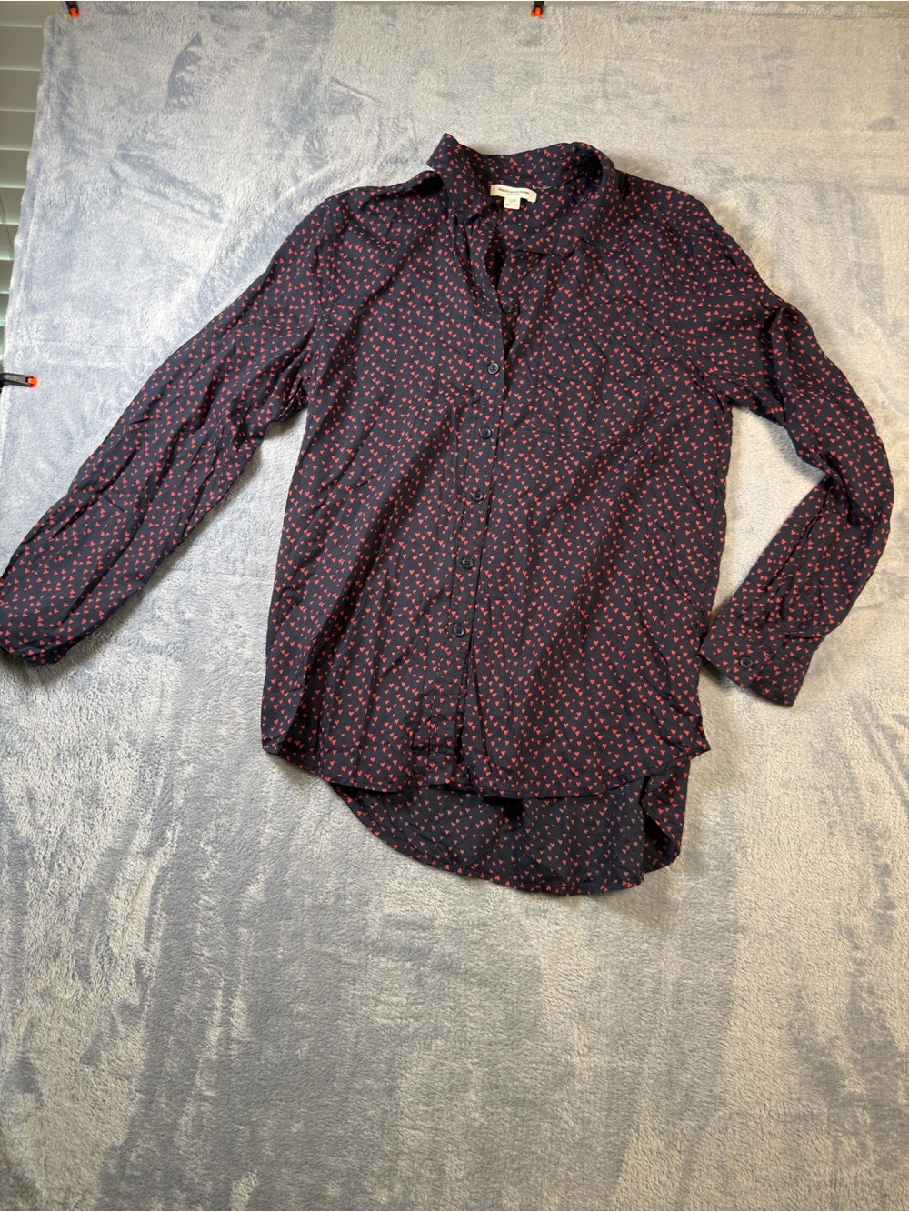 Beachlunchlounge Navy blue with red hearts button down. #3099 - Picture 2 of 3